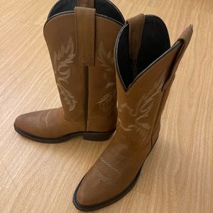 WOMENS BRAND NEW COWBOY BOOTS! (Purchased in nashville)